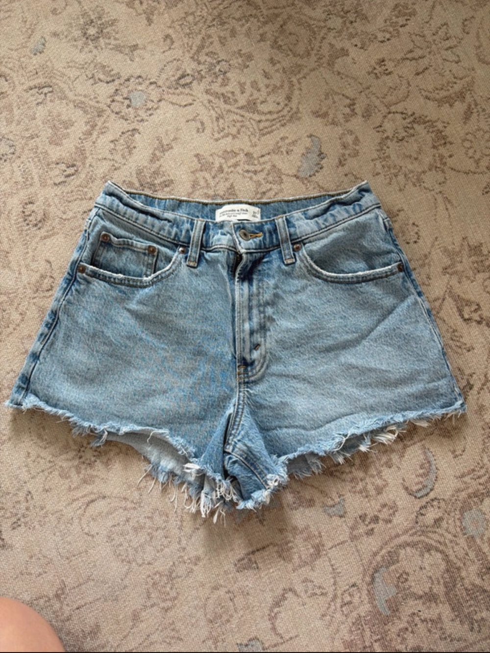 Abercrombie & Fitch 90’s Relaxed Cutoff Short High Rise